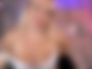 Live cam show with ameliwin - Virgin on Gym Cam Girls