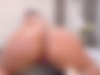 scarlettmore MILF webcam performer live streaming