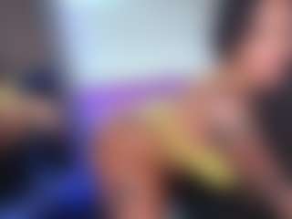 Live cam show with Christina Luvv - Ebony on friskycurves.com