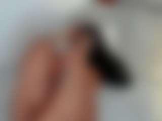 Live cam show with julycorreax - Brown Hair on eurowanks.com