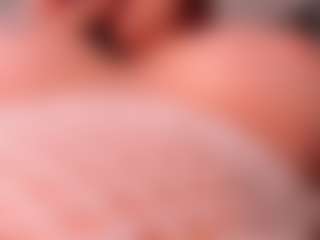 Live cam show with Mia Farrell - Average on Camsoda