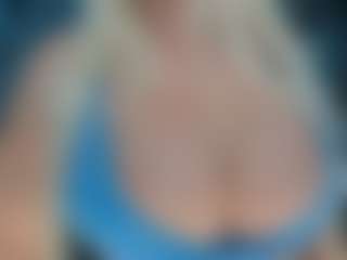 adrianna777's Live Sex Cam Show