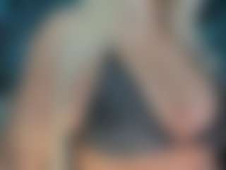 adrianna777's Live Sex Cam Show
