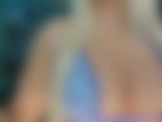 adrianna777's Live Sex Cam Show