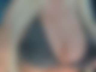 adrianna777's Live Sex Cam Show
