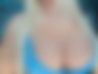 adrianna777's Live Sex Cam Show