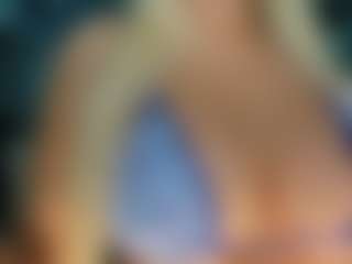 adrianna777's Live Sex Cam Show
