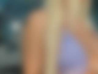 adrianna777's Live Sex Cam Show