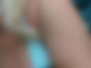 adrianna777's Live Sex Cam Show
