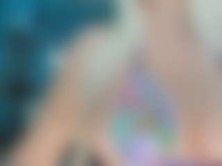 Live cam show with adrianna777 - Petite MILF on xDating