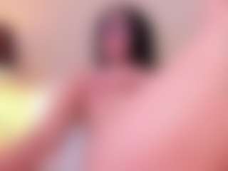 Live cam show with Soffy Watson - Plug on Camiplay Live