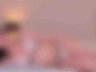Live cam show with Soffy Watson - Plug on livesexfox.com