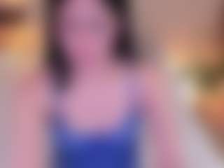 Live cam show with Soffy Watson - Plug on livesuperchat.net