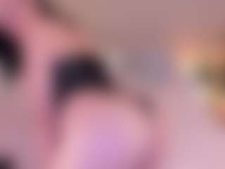 Live cam show with Soffy Watson - Plug on nudelive.tv