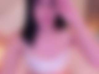 Live cam show with Soffy Watson - Plug on Camiplay Live