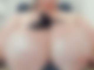 lovelyclara4u's Live Sex Cam Show