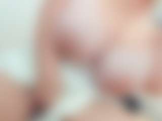 lovelyclara4u's Live Sex Cam Show