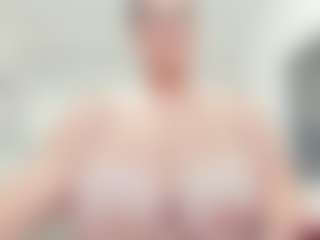 lovelyclara4u's Live Sex Cam Show