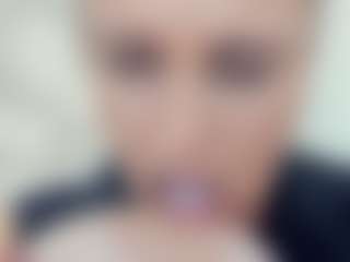 lovelyclara4u's Live Sex Cam Show