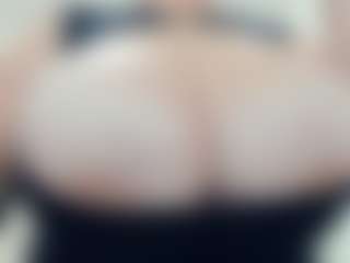 Live cam show with lovelyclara4u - Big Tits on Strip Flash - Live Sex Shows