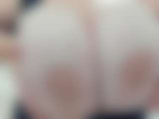 lovelyclara4u's Live Sex Cam Show