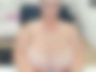 lovelyclara4u's Live Sex Cam Show