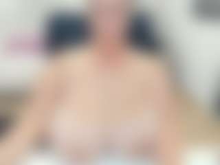 lovelyclara4u's Live Sex Cam Show