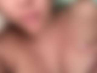 Live cam show with JessieMegan - Oral on Fling VIP Chat