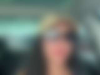 Live cam show with Tight Tiny MILF - Hush on xblisslive.com