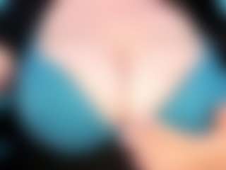 Live cam show with Clara - Office on nudelive.tv