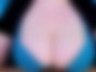 Live cam show with Clara - Office on AdultVida.com
