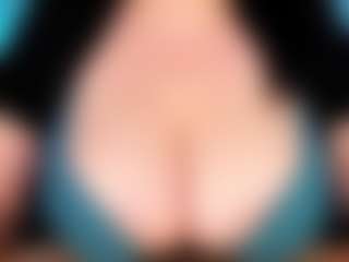 Live cam show with Clara - Office on AdultVida.com