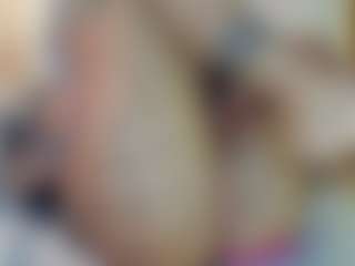Live cam show with lovelyemma - Living Room on xDating
