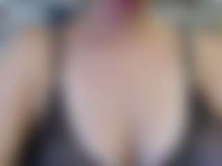 Live cam show with squirtyeleanor - Housewife on CamClone