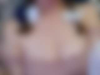 Live cam show with squirtyeleanor - Living Room on Camsoda