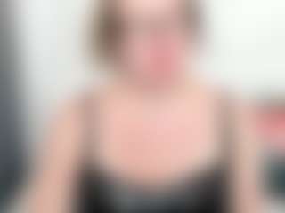 Live cam show with bonniehot - Upskirt on CamClone