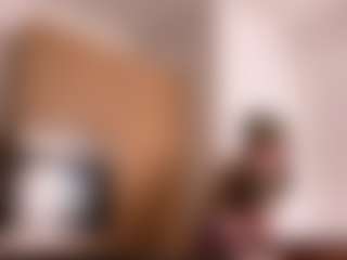 Live cam show with kisicaxx - Highheels on SmokeAndPoke