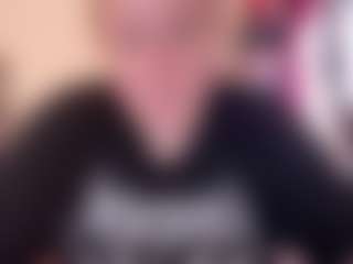 Live cam show with kisicaxx - Bush on TeamSkeetLive