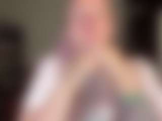 kisicaxx MILF webcam performer live streaming