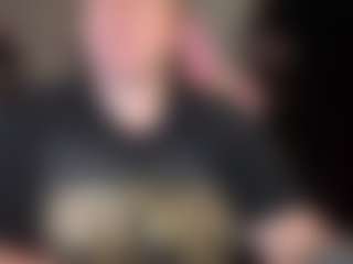 kisicaxx MILF webcam performer live streaming