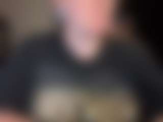 Live cam show with kisicaxx - Bush on SmokeAndPoke