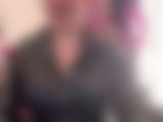 Live cam show with kisicaxx - Facial Piercings on Milfs Live