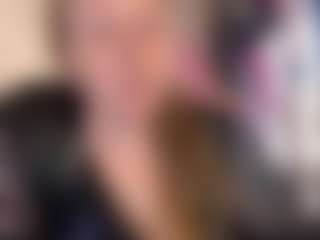 Live cam show with kisicaxx - Glasses on Fit Hotties