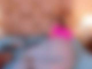 Mia Hot MILF webcam performer live streaming