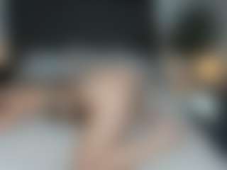 Live cam show with VICTORIA BANXXX - Curvy Small Tits on Hubzter Live