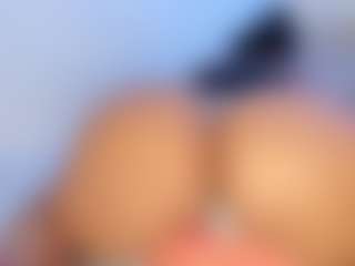 NinaPetite MILF webcam performer live streaming