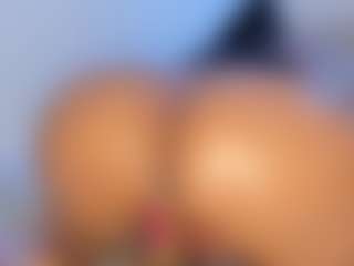Live cam show with NinaPetite - Clit on MyBangCams