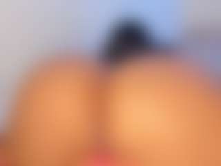 Live cam show with NinaPetite - Middle Aged on Camsoda
