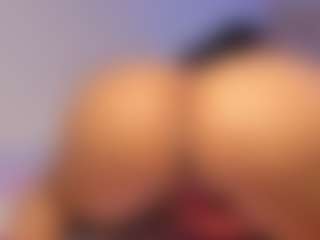 NinaPetite MILF webcam performer live streaming