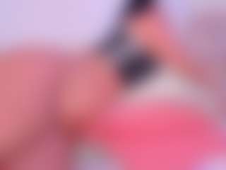 NinaPetite MILF webcam performer live streaming